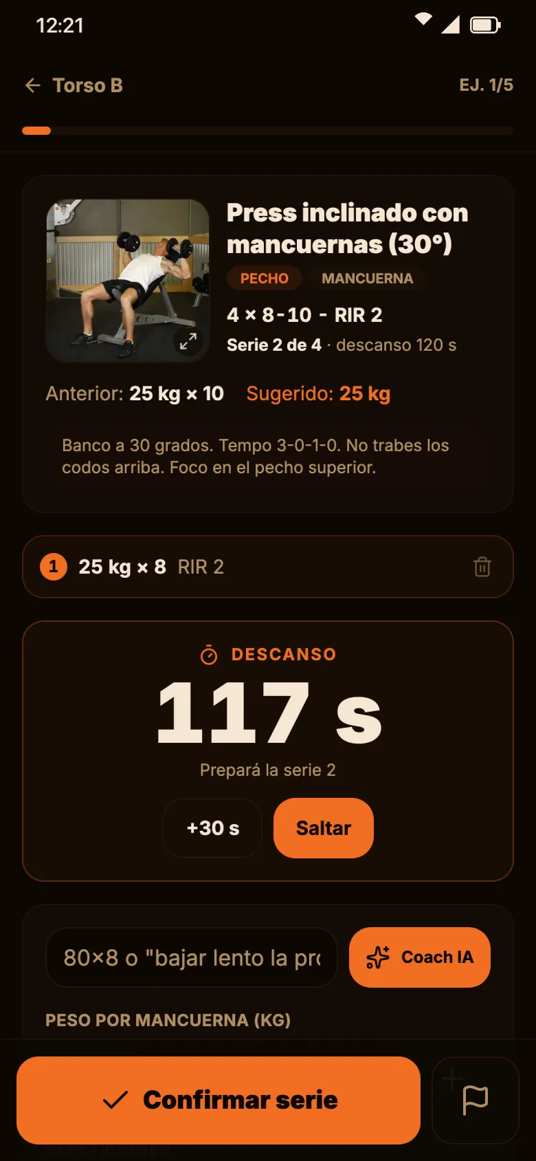 FraguaGym: una serie de press inclinado anotada y el descanso corriendo.